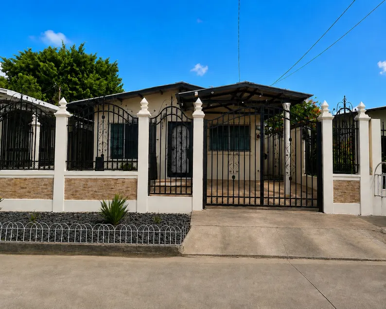 Villa Flor house - Image 1