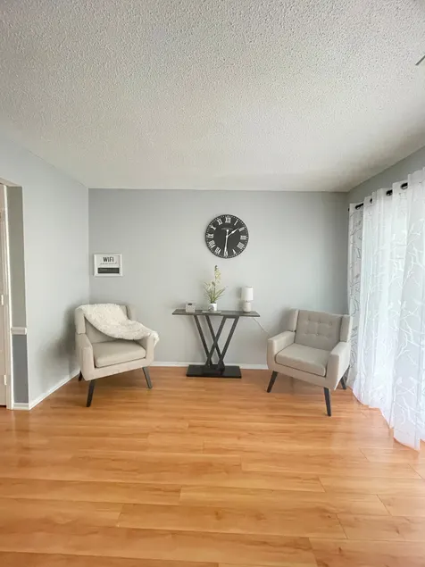 “Deacon Townhouse” 3 bedroom - Image 1