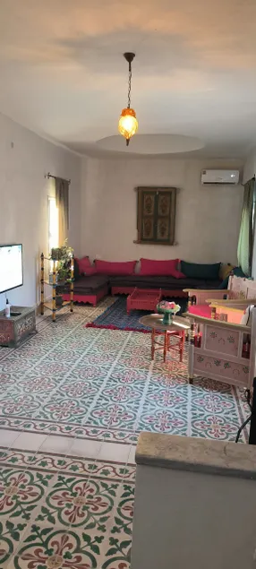 A beautiful traditional home - Image 1