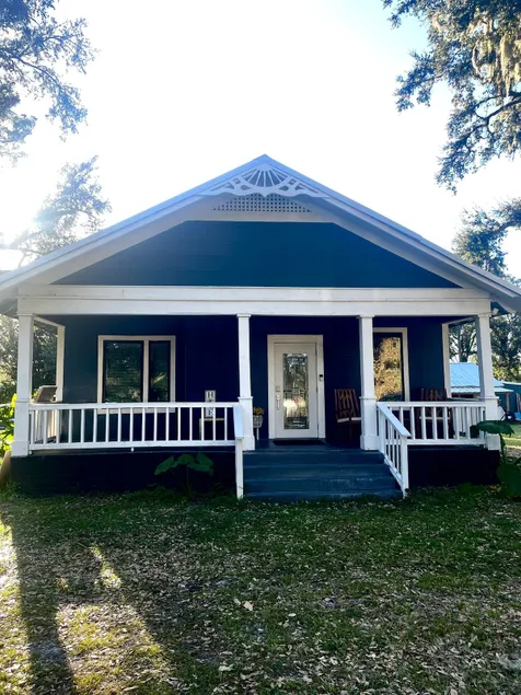 Farmhouse Oasis w Pool Heated Spa Treehouse and Game Room Located Centrally off I-4 - Image 1