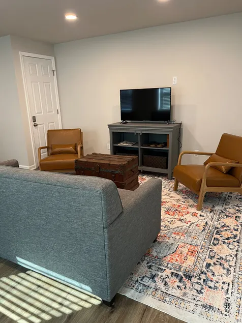 Cozy Corner on the Hill - Image 1
