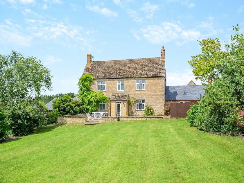 Greenhill Farmhouse - Image 1