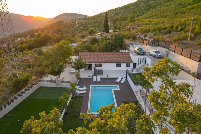 Villa Florinda with Pool and Prime Location near Split - Image 1