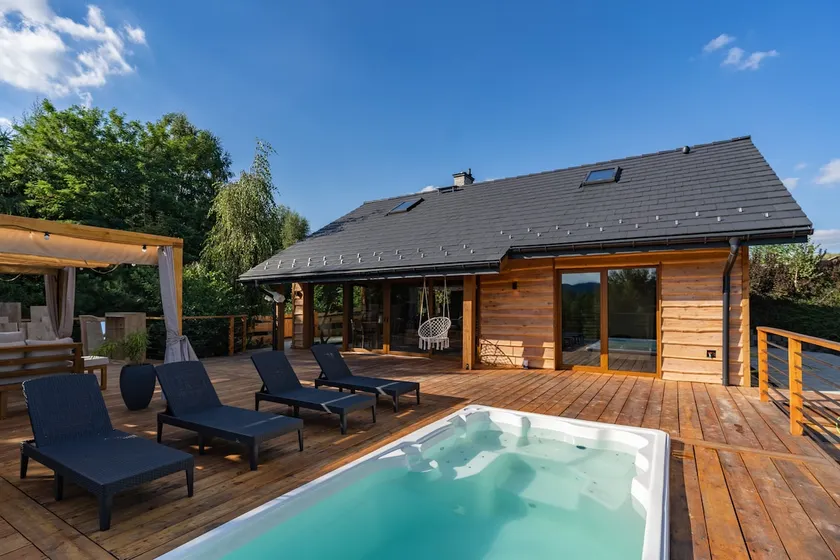 The ”Modrzewiowka” house with a swimming pool, sauna, and jacuzzi - Image 1