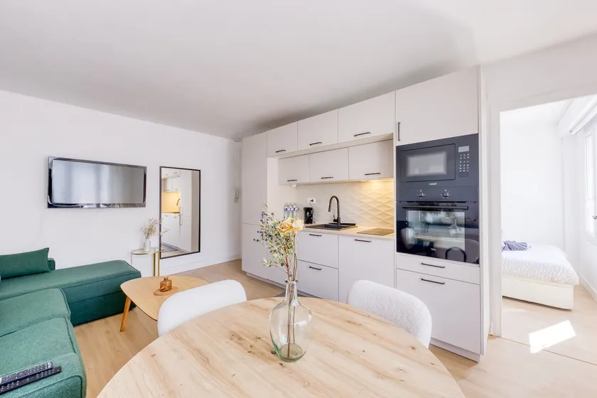 Small apartment near metro 4 and Paris - Image 1