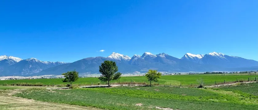 Spacious Peaceful Home With Amazing Mountain Views - Image 1