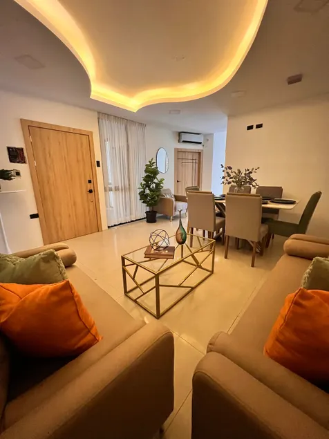 Elegant apartment with garage - Image 1