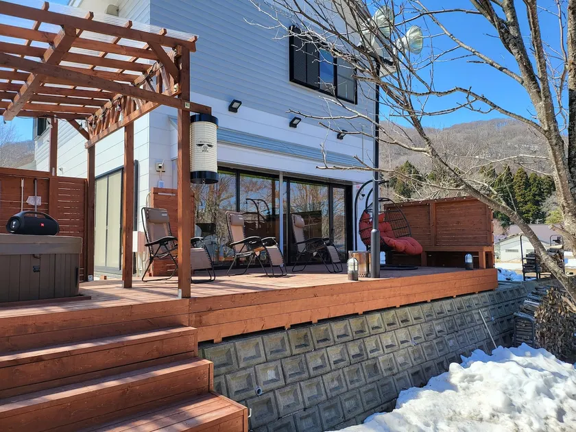 Enjoy a luxury time with a sauna and jacuzzi, bathing in the lake, and kayaking, all while having exclusive access to the shore of Lake Towada - Image 1