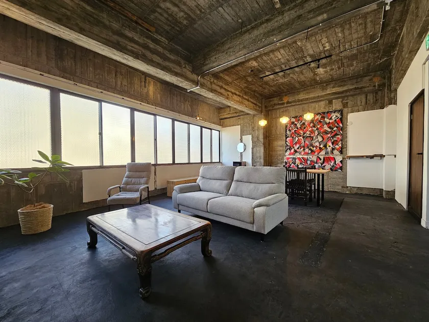 Built in 1961, former tatami mat wholesale warehouse, private rental | Art space in Numazu, Shizuoka - Image 1
