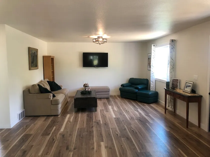 Aspen Springs Inn - Image 1