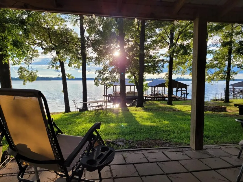 Lakeside Retreat - Image 1