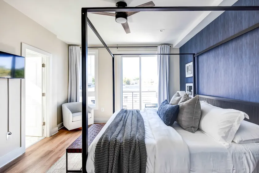 Luxury 12-BR DC Mansion- Rooftop Patio -Sleeps 28 - Image 1