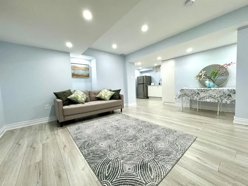 Bright and modern 1- bedroom - Image 1