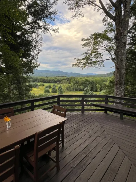 Mountain-View Getaway: Fireplace, King Beds & Toys - Image 1