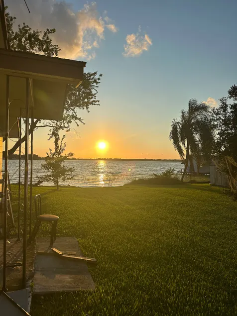 Lollygaggers Lakeside Retreat - Image 1