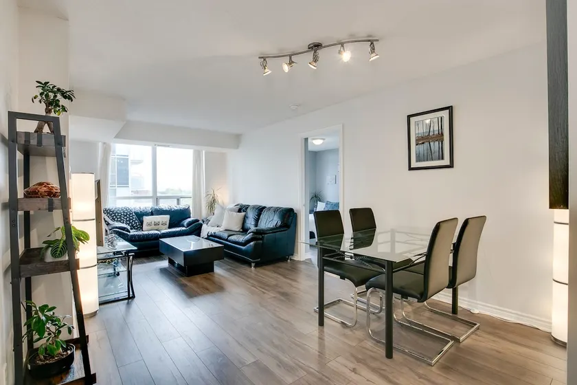 Luxury Condo | Fast WiFi | At Kipling Station - Image 1