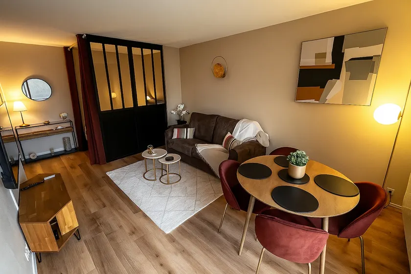 Le Monet – Elegant studio, parking & tram 2 min away - Image 1