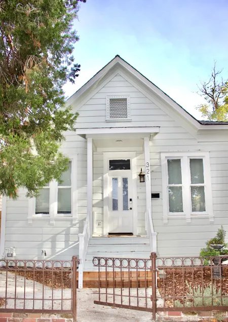 Stylish downtown 3 bedroom 2bath - Image 1