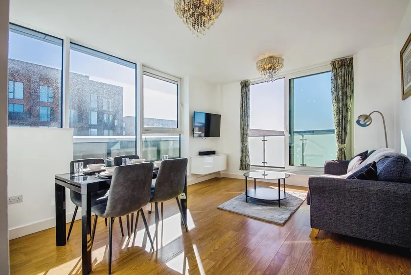 3BED PENTHOUSE NEAR LONDON CITY AIRPORT, O2 ARENA, LONDON EXCEL CENTRE with PARKING - Image 1