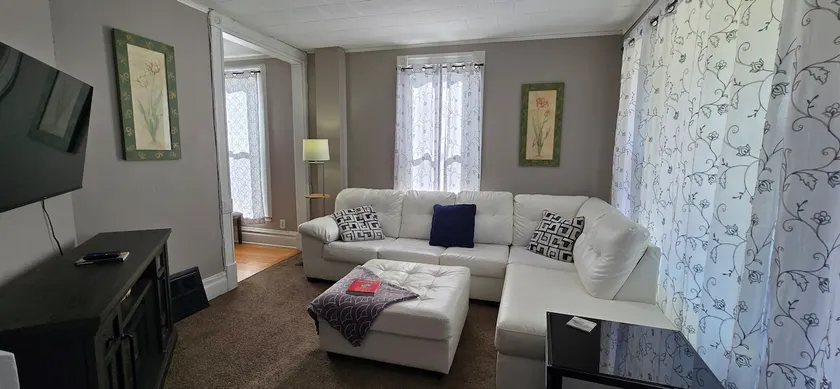 Spacious 1br duplex by Coe Collage - Image 1