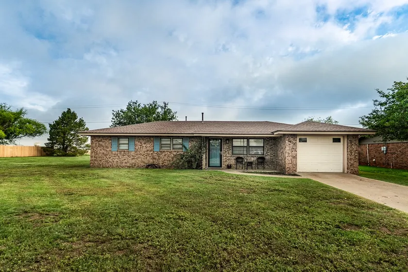Lone Star Oasis~3BR/1.5BA~Garage~Peace & Quiet! - Image 1
