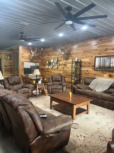 The Honey Hole-Secluded,Huge Kitchen 4BR 2BA - Image 1