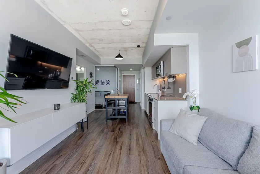 Charming 2BR Condo in Riverdale - Image 1