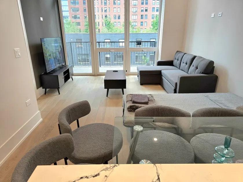 Modern, luxury apartment downtown - TO - Image 1
