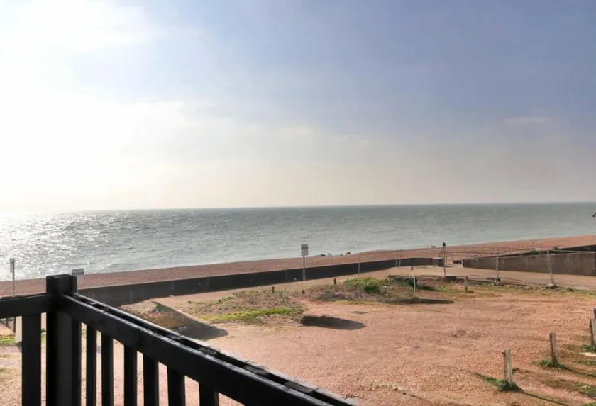 Beachfront Apartment | Sea Views & Near Eurotunnel - Image 1