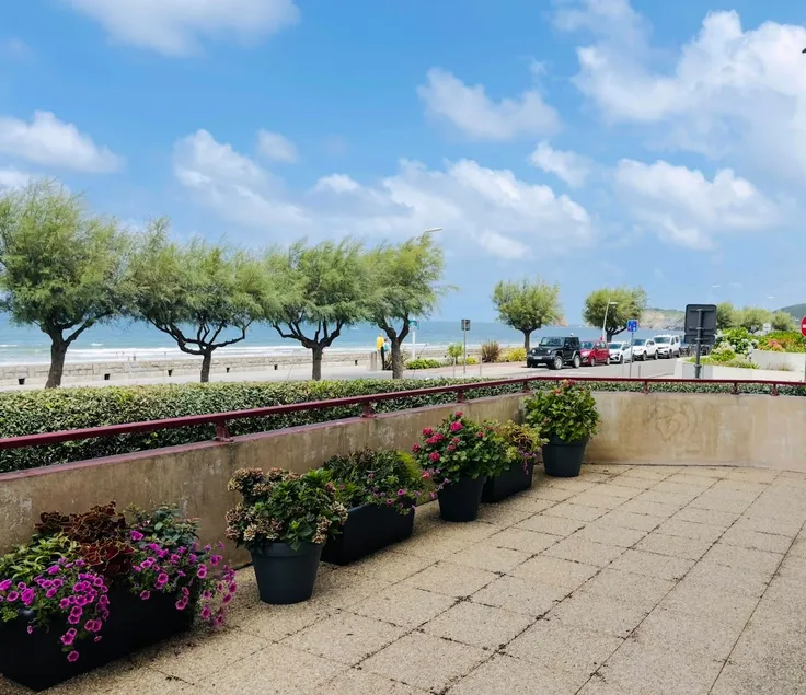 Enjoy the beachfront - Image 1