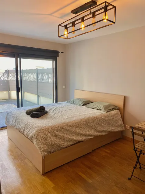 Ground floor studio with terrace - Image 1