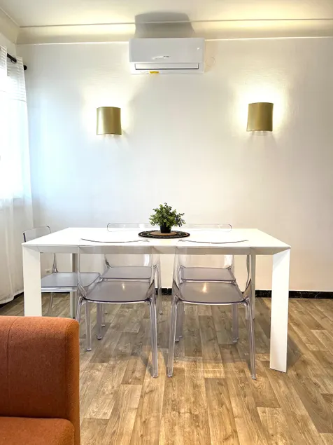 STOP – 10 minutes from the city center: garage, linens, air conditioning! - Image 1