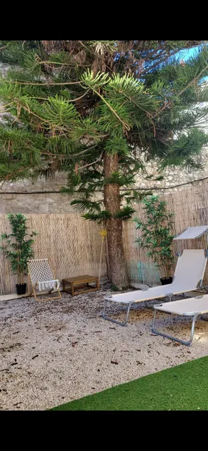 Secret Garden – Private garden / Near the velodrome, A/C - Image 1