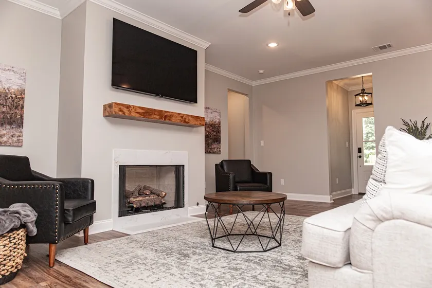 Cute&Cozy-3Beds-2bath-Sleeps6-Backyard-NearLaTech - Image 1