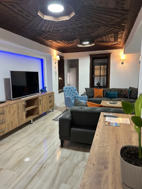 Beachfront apartment with garden - Image 1