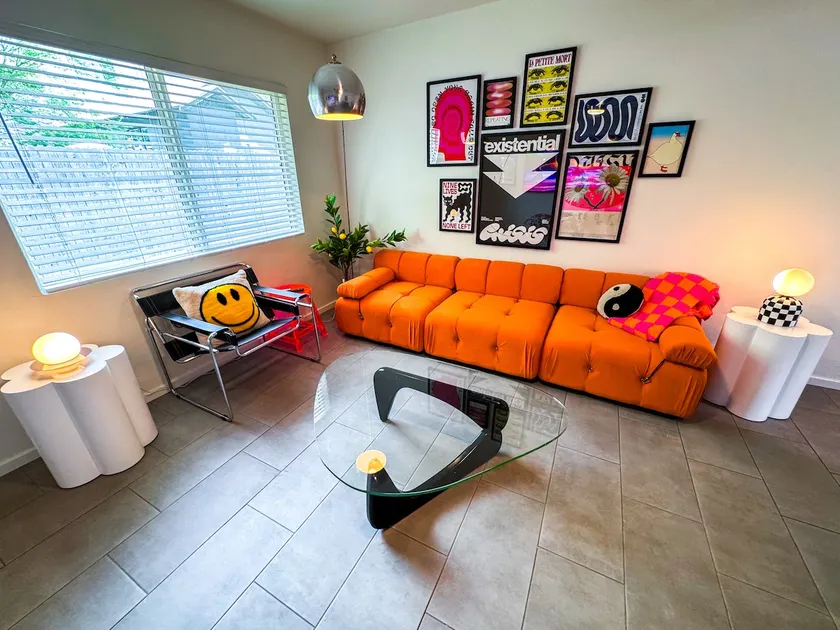 Vibrant U of A Bungalow - Image 1