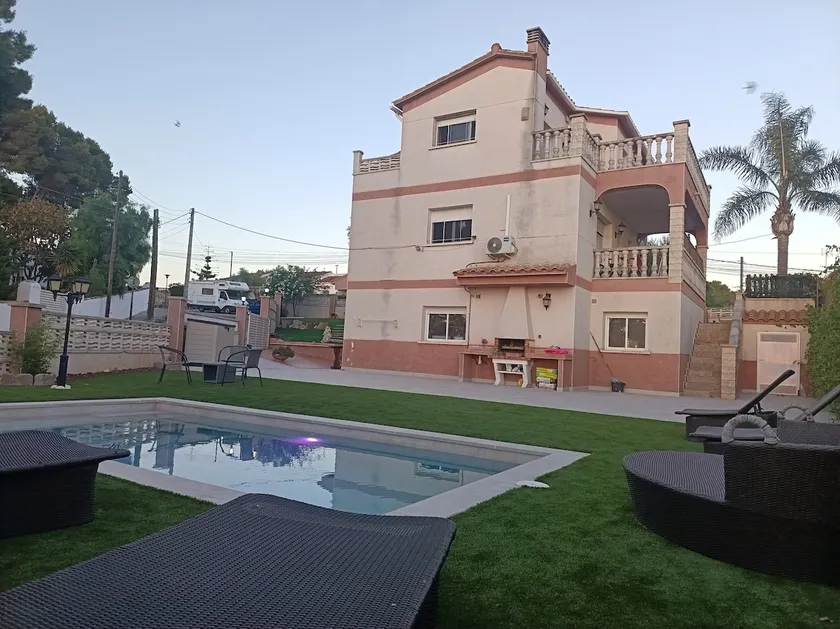 Detached loft-suite in Vendrell with pool. - Image 1