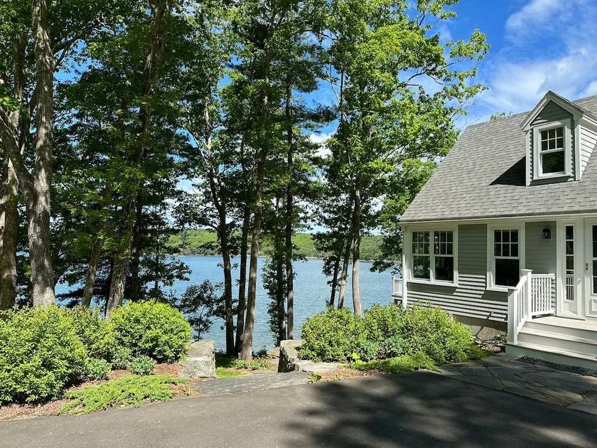 River Front Cottage with dock and views - Image 1