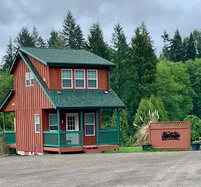 Tiny Farm Cottage - Image 1