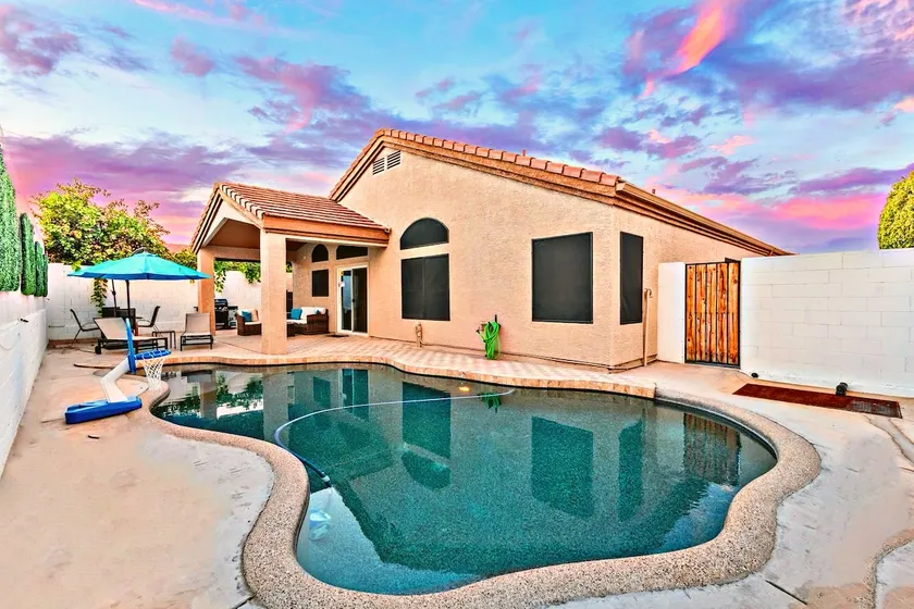 Spacious Oasis With Pool |Sleeps 6 |Two Bathrooms - Image 1