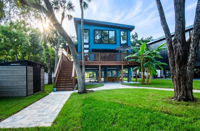 Luxe Lagoon House Weeki Wachee (sleeps 12) - Image 1