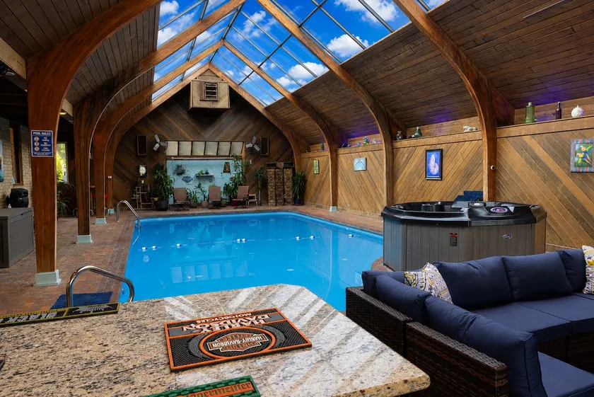 Starved Rock Pool House - Image 1