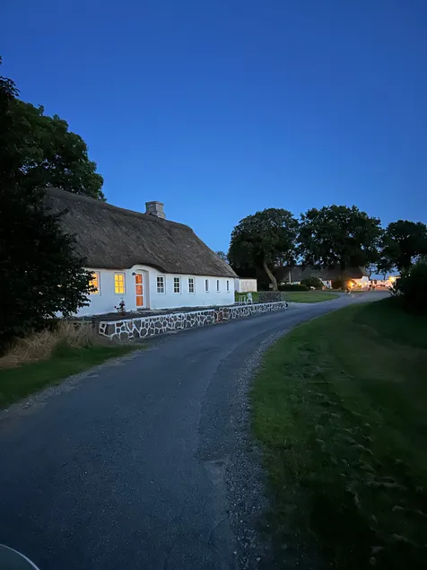 Peaceful country idyll - Image 1