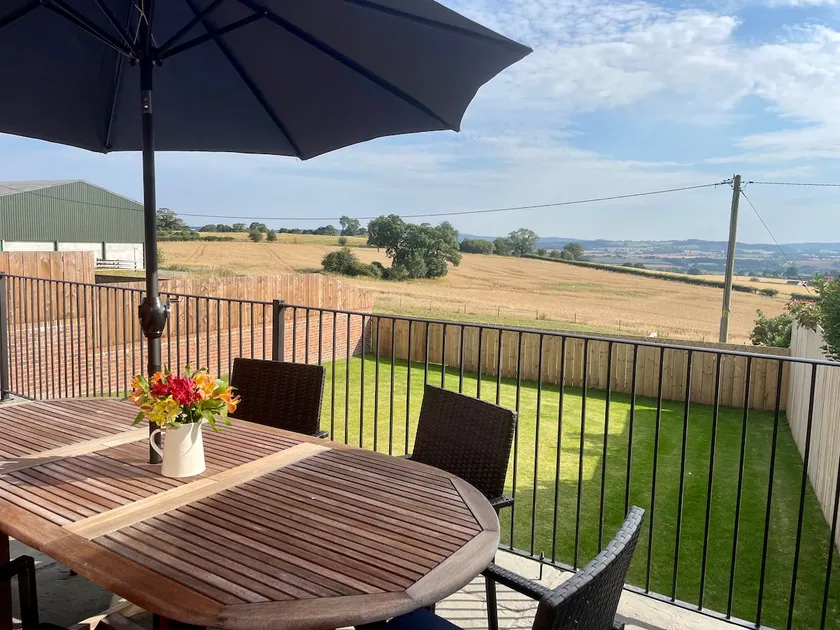 The Wool Barn Farm Stay Countryside - Image 1