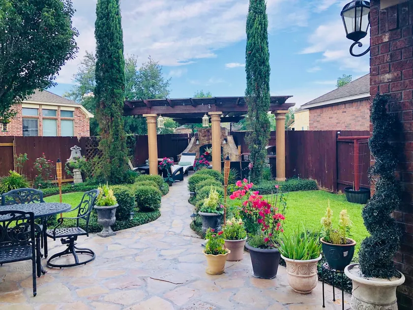Elegant, cheerful and spacious. - Image 1