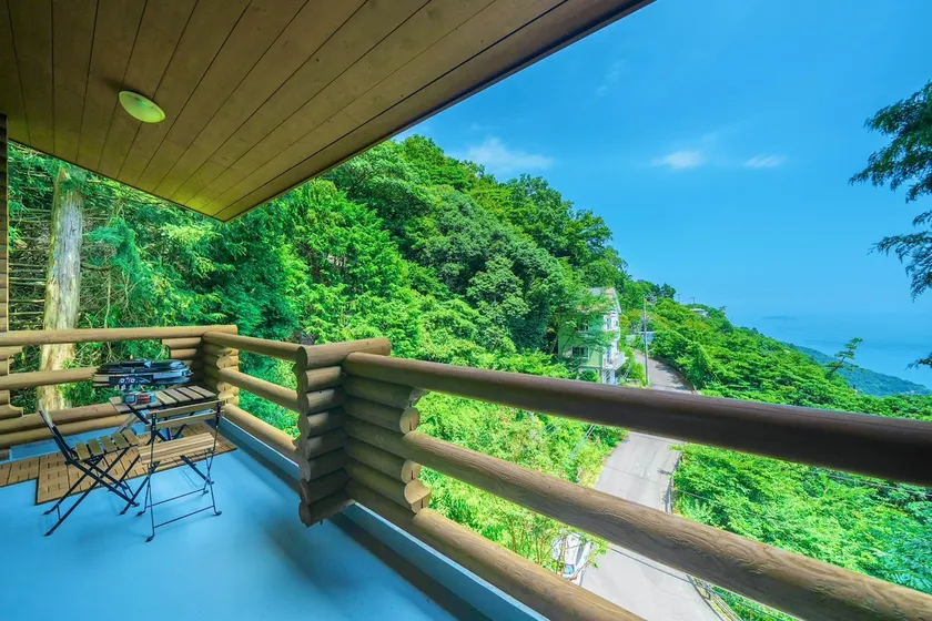 [Log House with Ocean View & Hot Spring] Private Vacation Home on an Atami Hill | Pets Welcome | BBQ | Maximum 8 Guests - Image 1