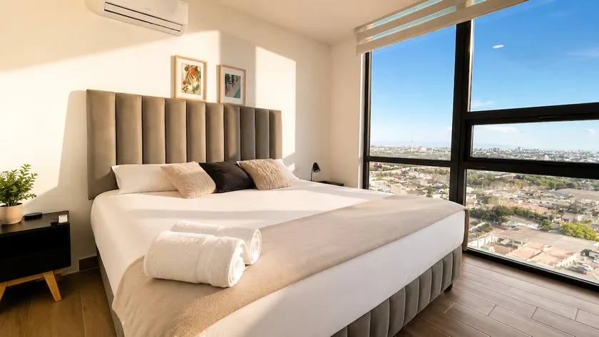 Chic 3BR Prime Spot | Parque Fundidora | 12 guests - Image 1