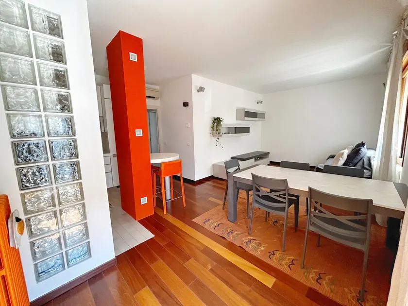 Orange apartment - Image 1