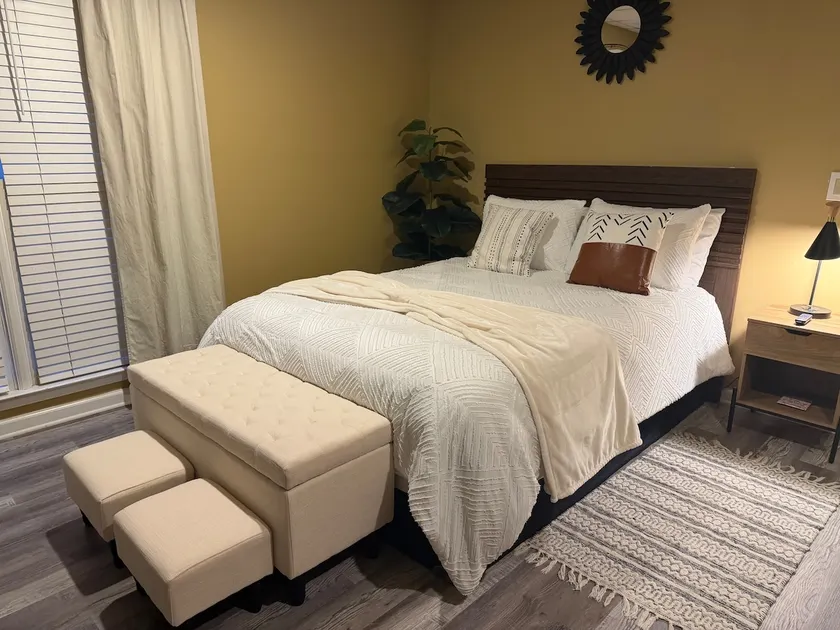 Selfcheck-in River Views Basement apartment - Image 1