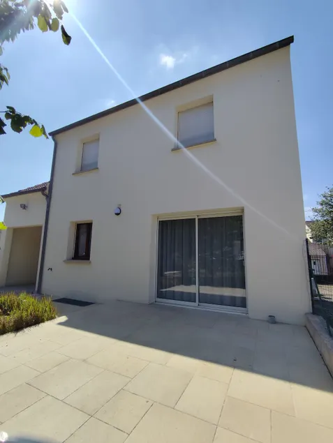 Spacious and new house near Paris - Image 1